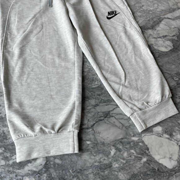 Nike Activewear Cropped Sweatpants - Picture 5 of 8